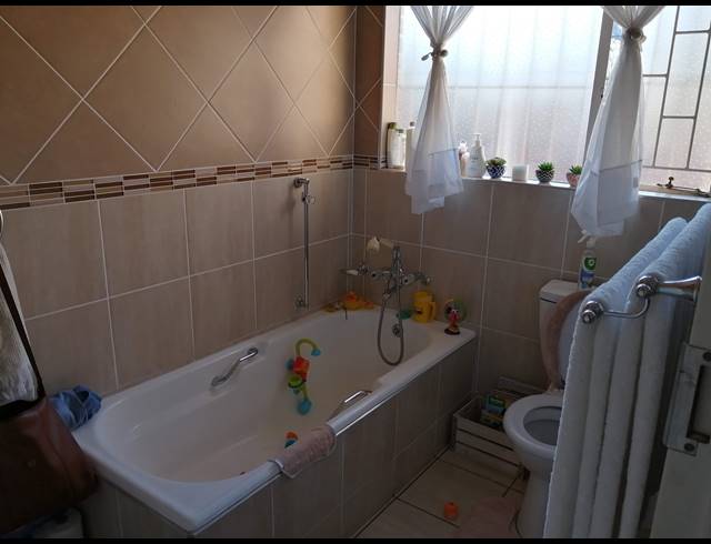 3 BEDROOM FREESTANDING RENTED IN RANDHART